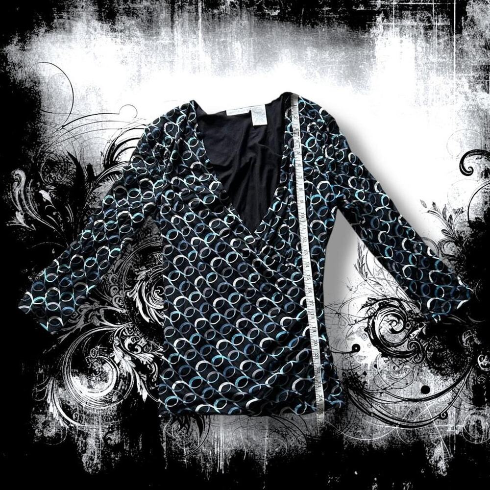 abstract interlocking oval chain-link sleek deep v wrap top - Picture 6 of 6